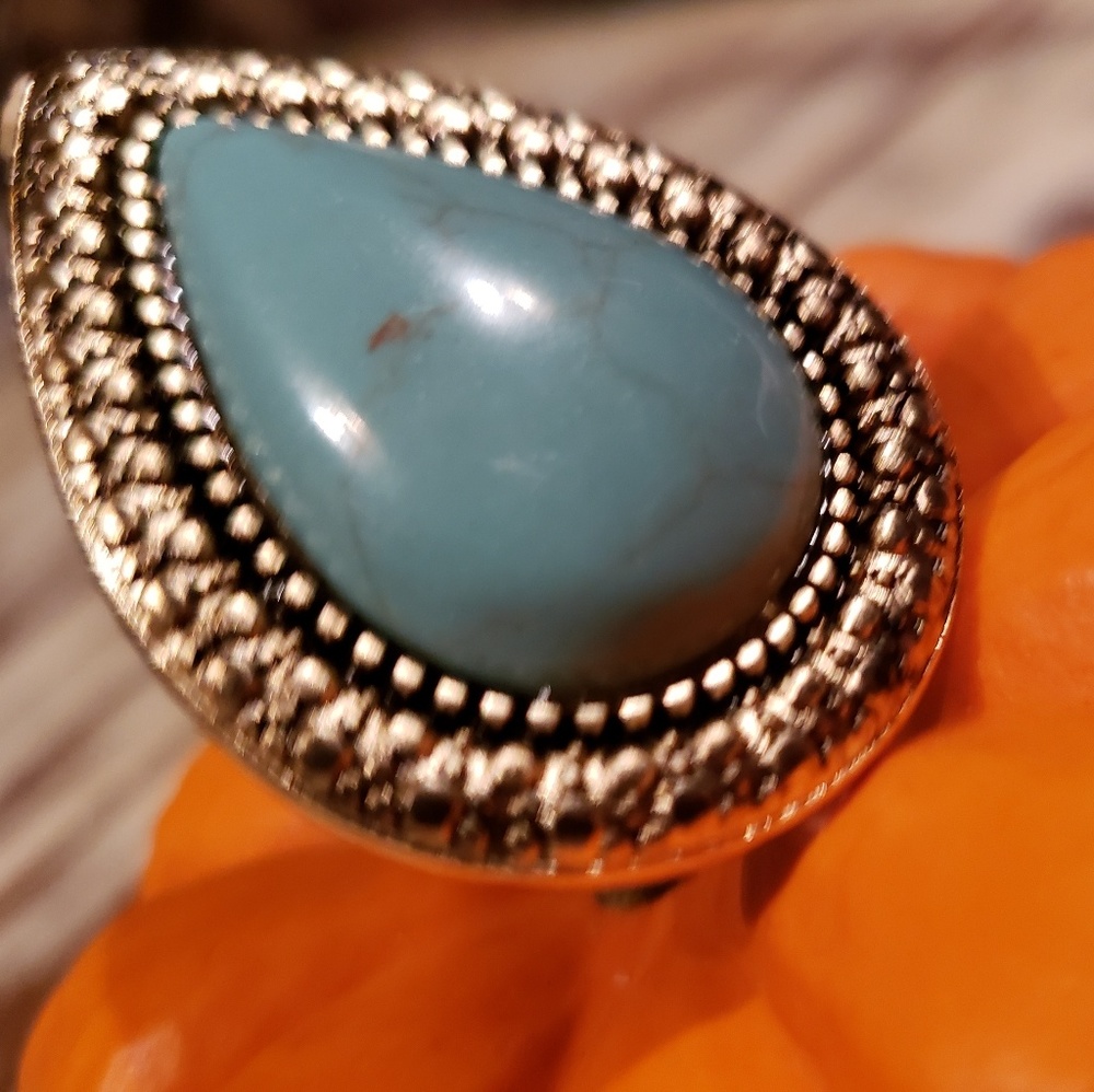 A beautiful gold and turquoise teardrop ring
